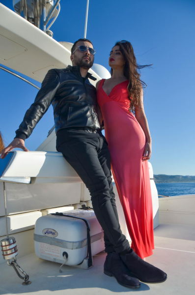 Вице-мисс Украина замечена в объятиях известного певца