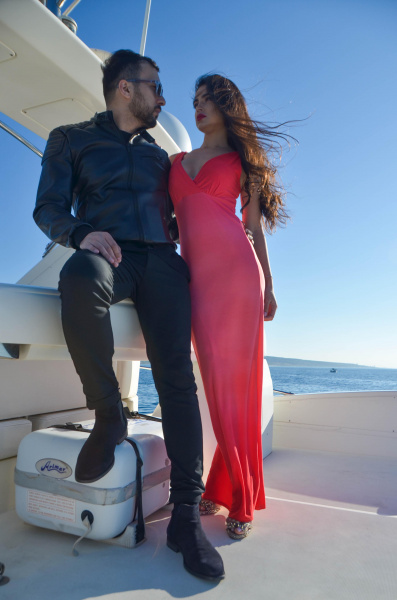 Вице-мисс Украина замечена в объятиях известного певца