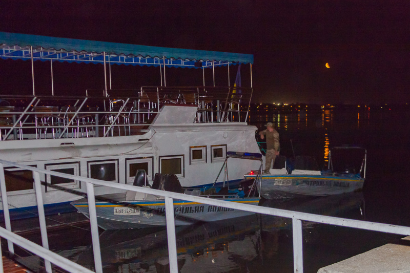 У Дніпрі катер з нетверезим капітаном врізався в ресторан