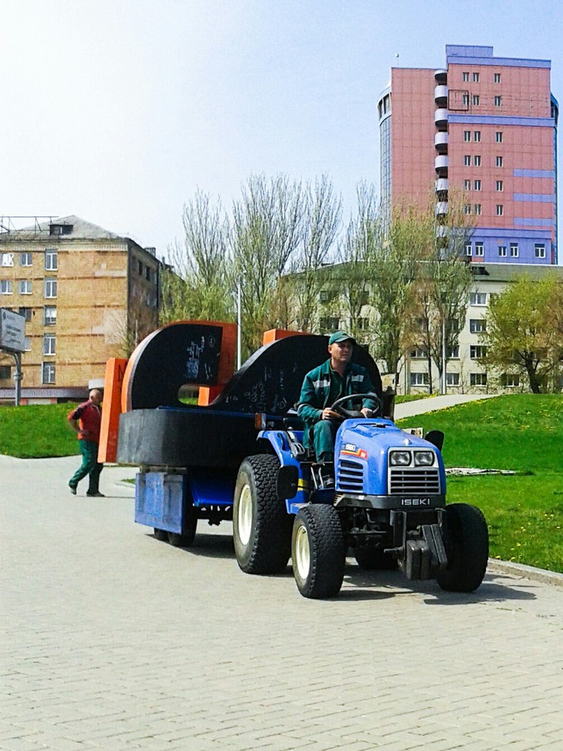У Донецьку окупанти прибрали один з символів "Донбас Арени" (фото)