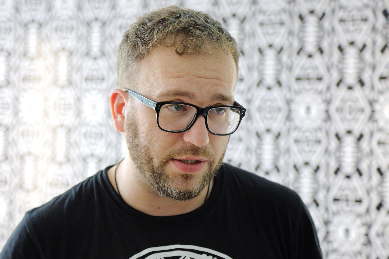 "В сложные времена люди начинают ценить жизнь" - художник Роман Минин (Виталий Носач, Styler.rbc.ua)