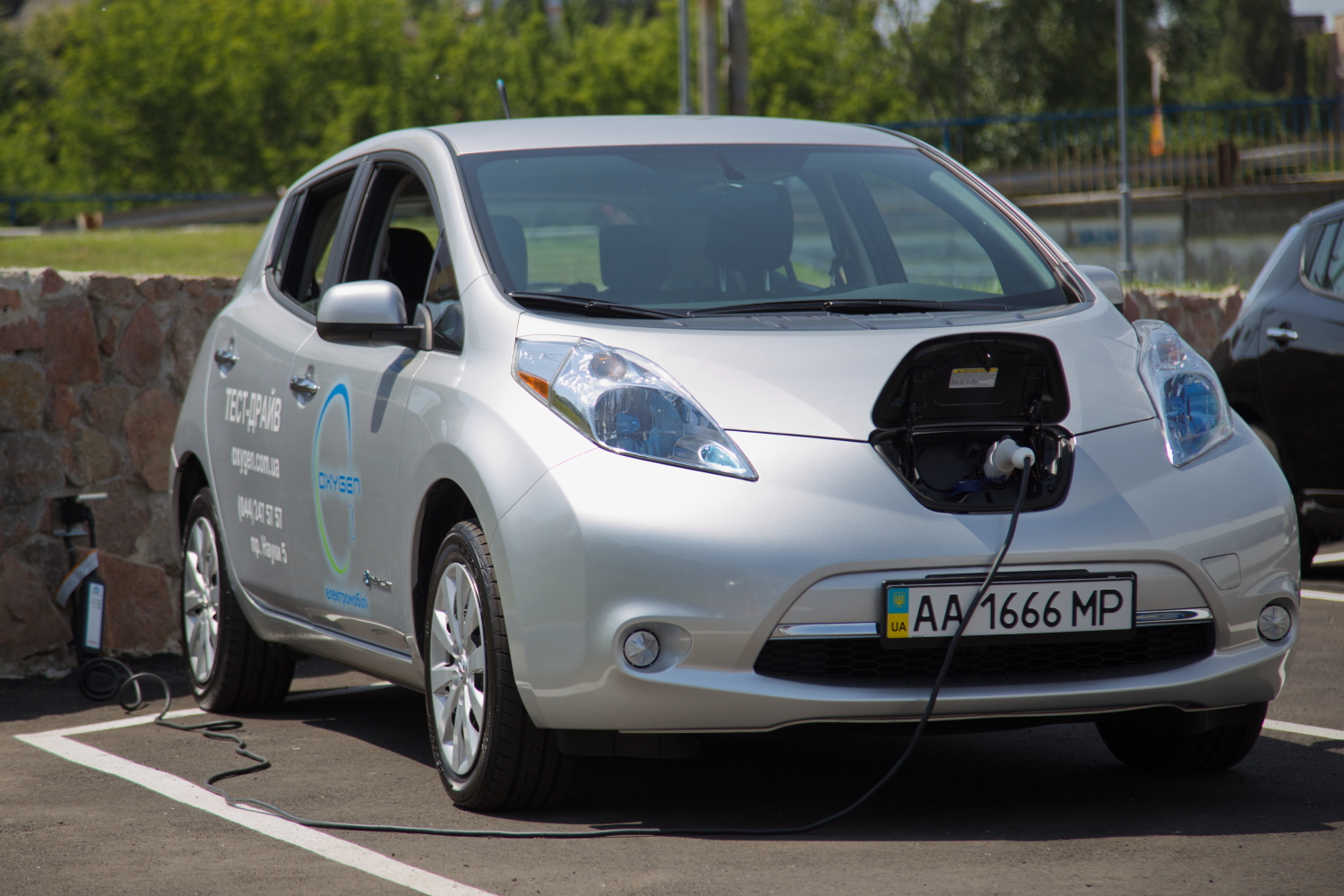 Nissan Leaf: электрическая зависимость, или дневник экомана