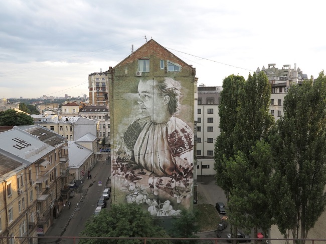 Мурал "Леся Украинка" на Стрелецкой улице