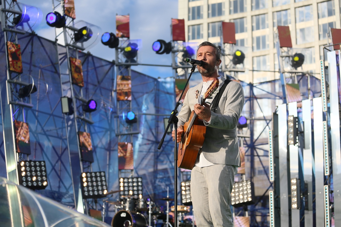 "Вытворял что-нибудь эдакое": Сергей Бабкин рассказал, за что получал нагоняй от родителей в детстве