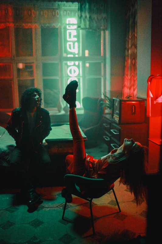 MONATIK показал, как &quot;падал в любовь и ударялся в танцы&quot;