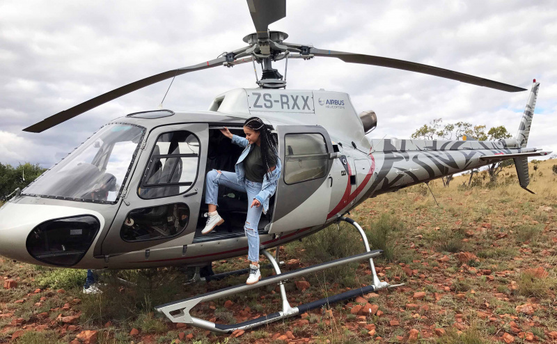 Украинская певица устроила дикие танцы с гепардом в самом сердце Африки (видео)