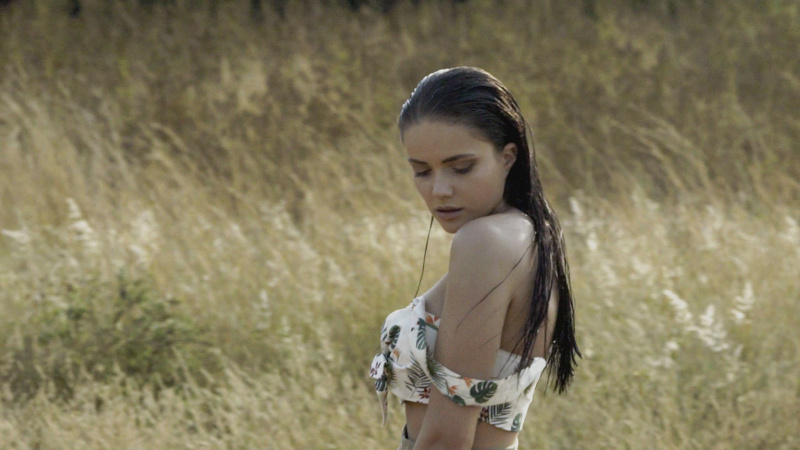 Украинская певица устроила дикие танцы с гепардом в самом сердце Африки (видео)