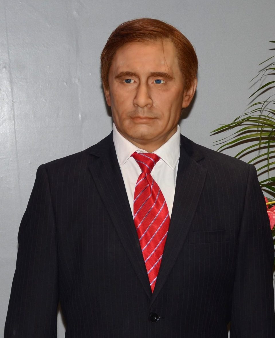 Рыжий Путин и худой Ким Чен Ын: выставка восковых фигур в Китае насмешила посетителей (фото)