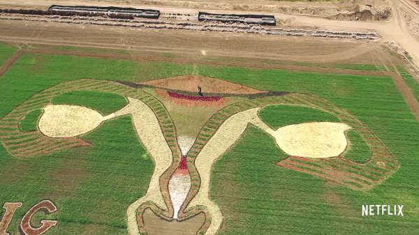 Netflix создала гигантскую матку для рекламы нового сериала