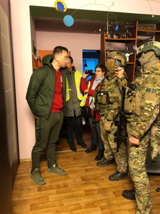 Аферисты 4 года продавали украинцам фейковые акции Tesla (фото)