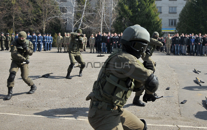 В Украине стартовал весенний призыв: в Харькове состоялись торжественные проводы (фото)
