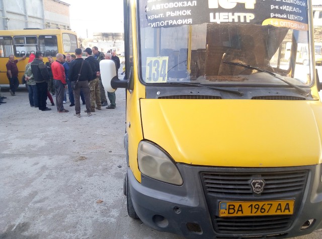 У Кропивницькому АТОшники провчили водія маршрутки, який образив матір загиблого солдата