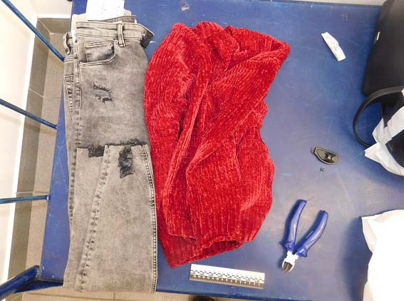 У Києві дівчина викрадала одяг з магазинів, щоб повернути "картковий борг"