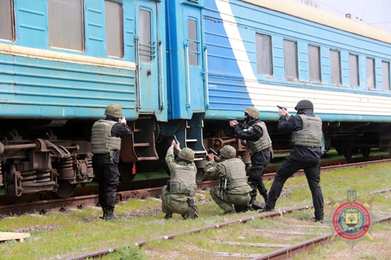 В Мариуполе показали впечатляющие учения спецназа Нацполиции