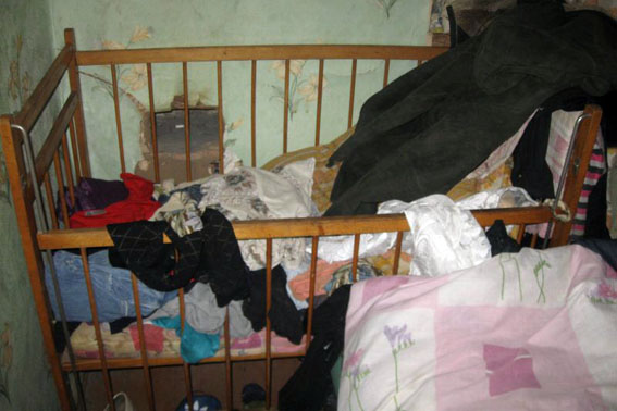 В Краматорске пьяная 20-летняя мать бросила пятимесячного сына