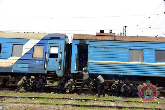 В Мариуполе показали впечатляющие учения спецназа Нацполиции