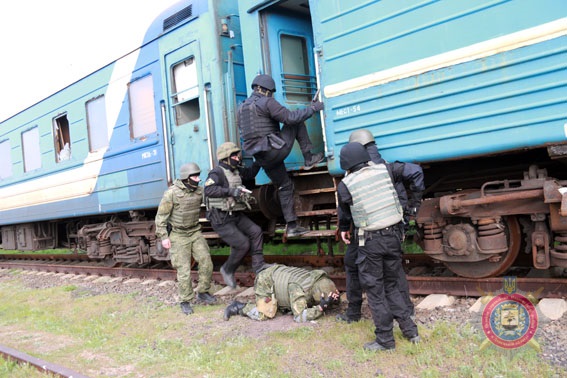 В Мариуполе показали впечатляющие учения спецназа Нацполиции