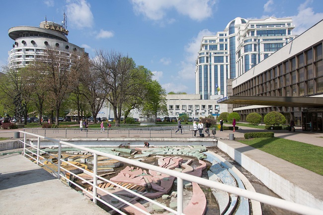 Гостиница Салют и Дворец детей и юношества в Киеве 