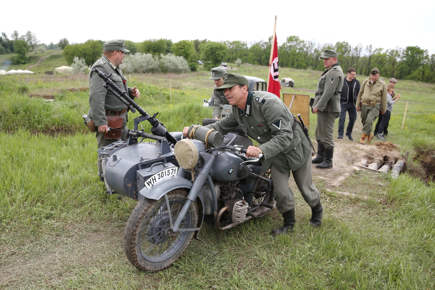 В Киеве прошел фестиваль “Перемога.ua”: фоторепортаж с места реконструкции Киев Пирогово Перемога.ua
