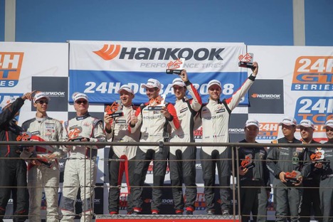 "Брали участь, щоб допомогти врятувати дітей, і перемогли": українські гонщики виграли в 24H DUBAI