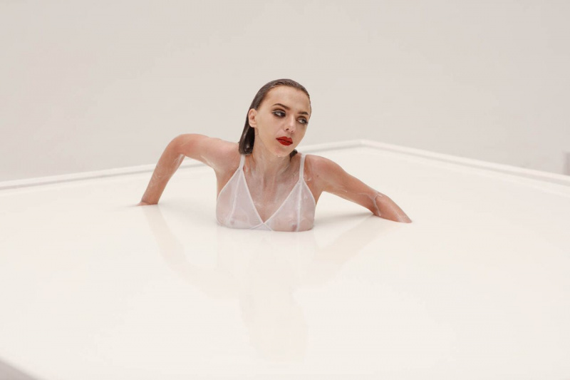 "Сердце застучало, началась паника": украинская певица едва не погибла на съемках