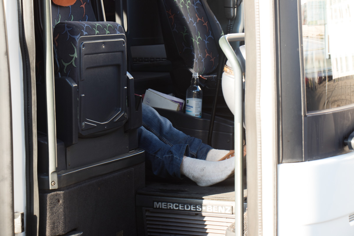 В Киеве водитель автобуса с детьми умер прямо за рулем (фото)