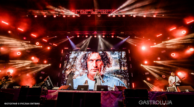 "Атмосфера, люди и песни - до мурашек": как прошел грандиозный концерт к 50-летию Кузьмы (фото, видео)