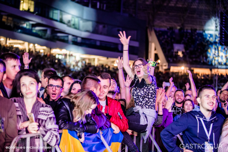 "Атмосфера, люди и песни - до мурашек": как прошел грандиозный концерт к 50-летию Кузьмы (фото, видео)