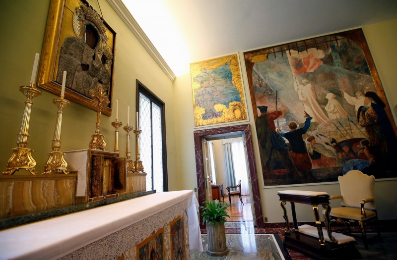 Папа Франциск пустил туристов в свою резиденцию