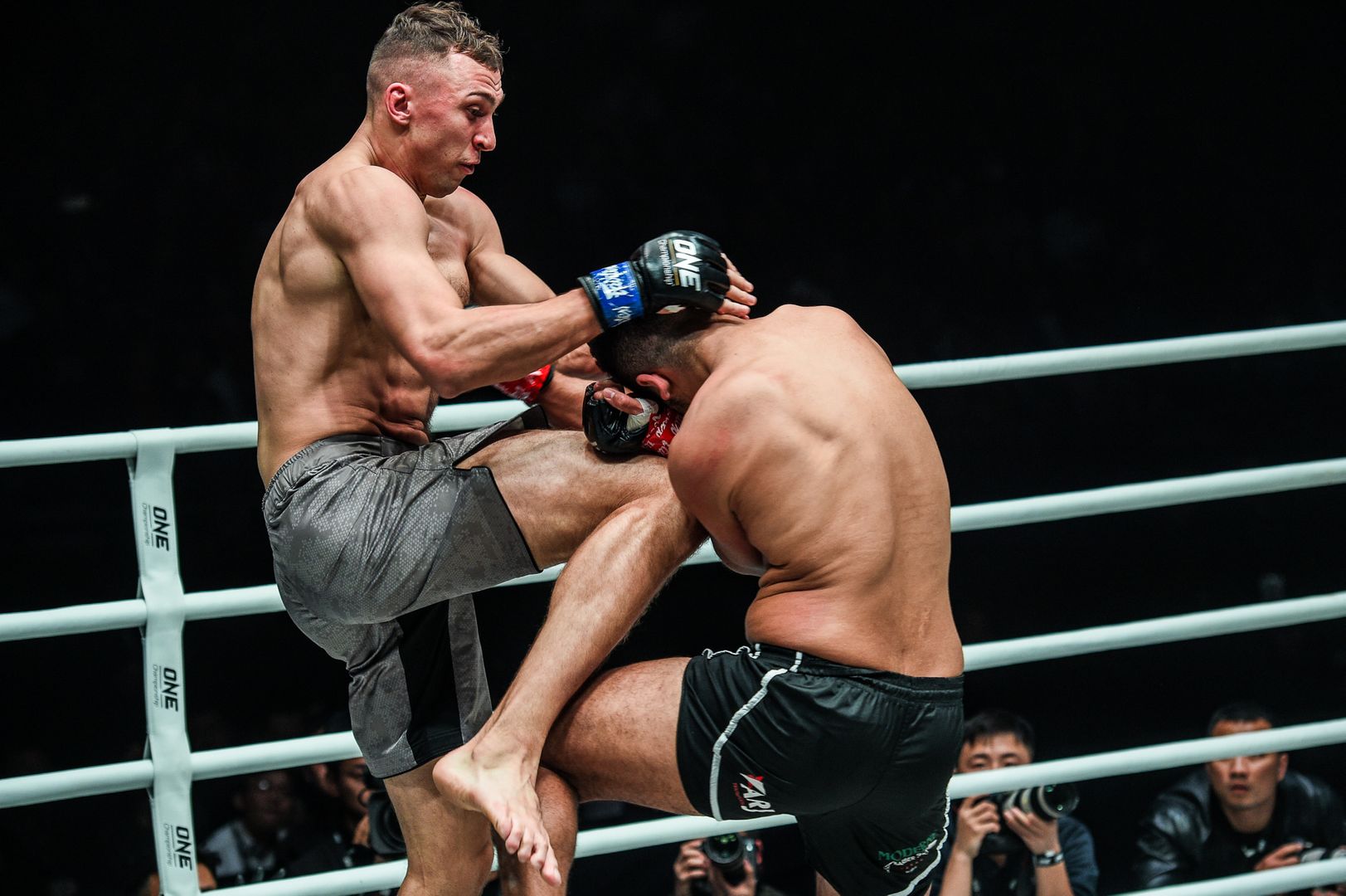 Українець фантастичним нокаутом став чемпіоном світу: відео яскравого бою