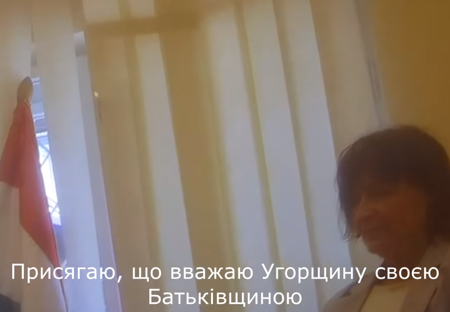 Сопровождается шампанским: в Берегово украинцам выдают венгерские паспорта (видео)