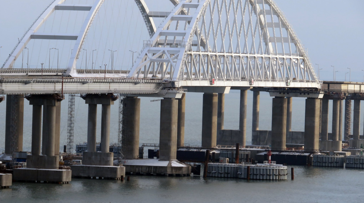 Чому впаде Кримський міст: нові фото викликали дискусію в мережі