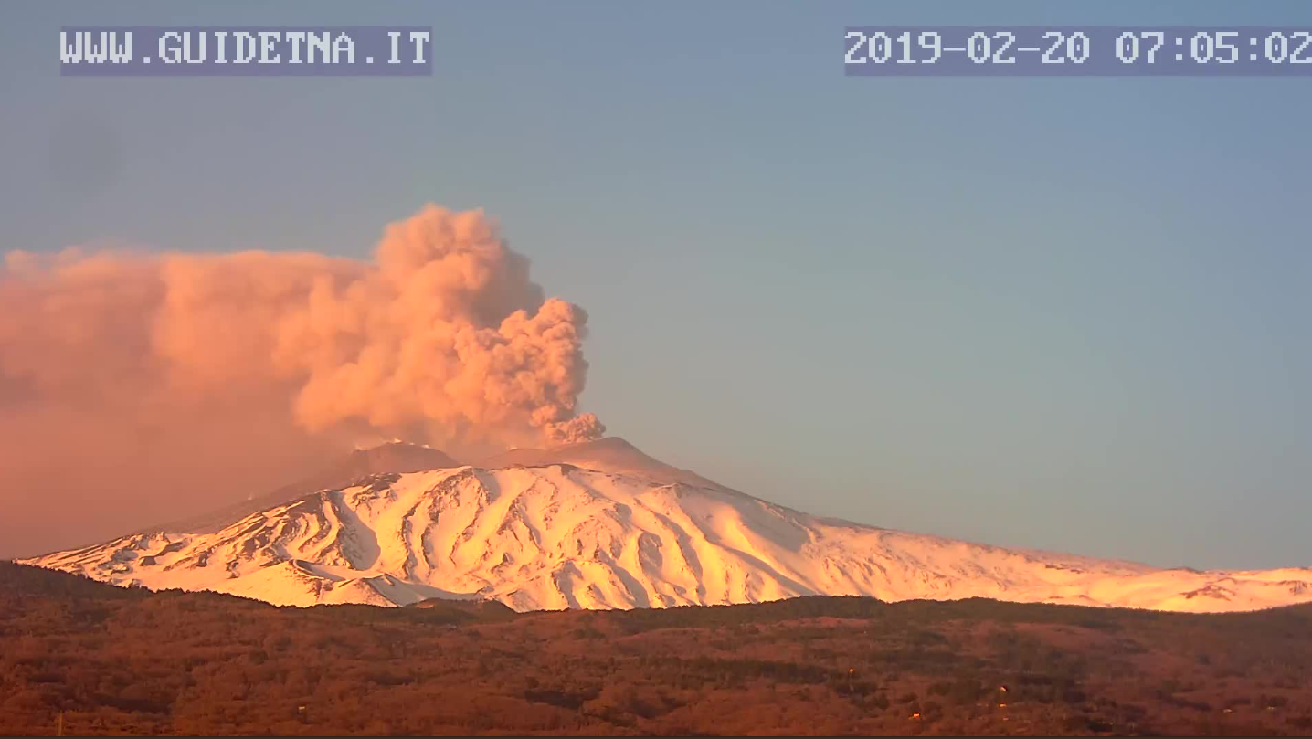 В Італії прокинувся вулкан-гігант Етна: видовищні фото і відео