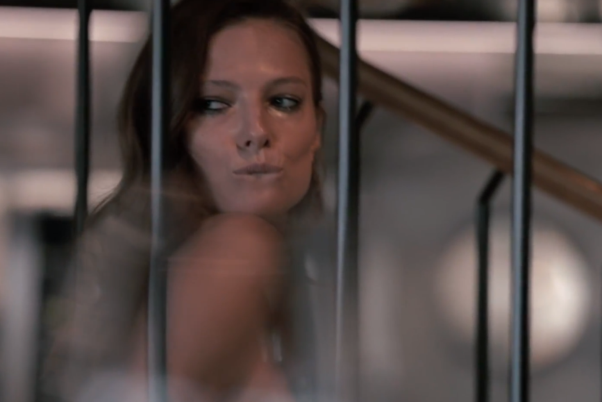 Таня Рубан і Елізабет Грін на гарячій вечірці 70-х: нове відео від Dafna May