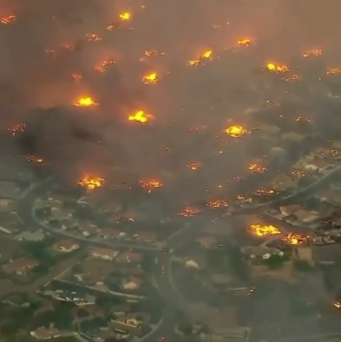 Пожары в Калифорнии: в сети показали видео масштабной огненной стихии в Малибу