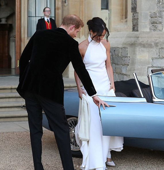 Весілля принца Гаррі і Меган Маркл: як виглядала сукня нареченої на званій вечері