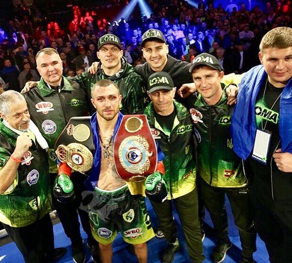 "Лицо сильно покоцаное": в сети показали фото Ломаченко после боя с Педрасой