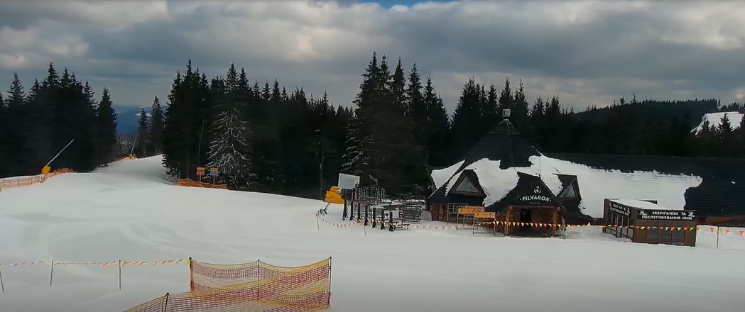 Що відбувається в закритому Буковелі: нові фото і відео спорожнілого курорту