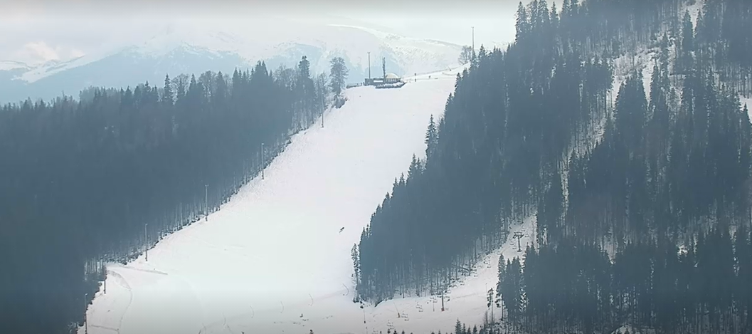 Що відбувається в закритому Буковелі: нові фото і відео спорожнілого курорту