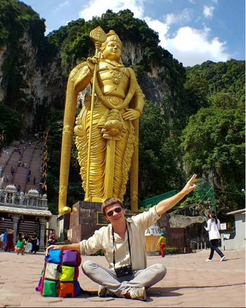 "Не деньги и паспорт": Дмитрий Комаров назвал три главные вещи в путешествии