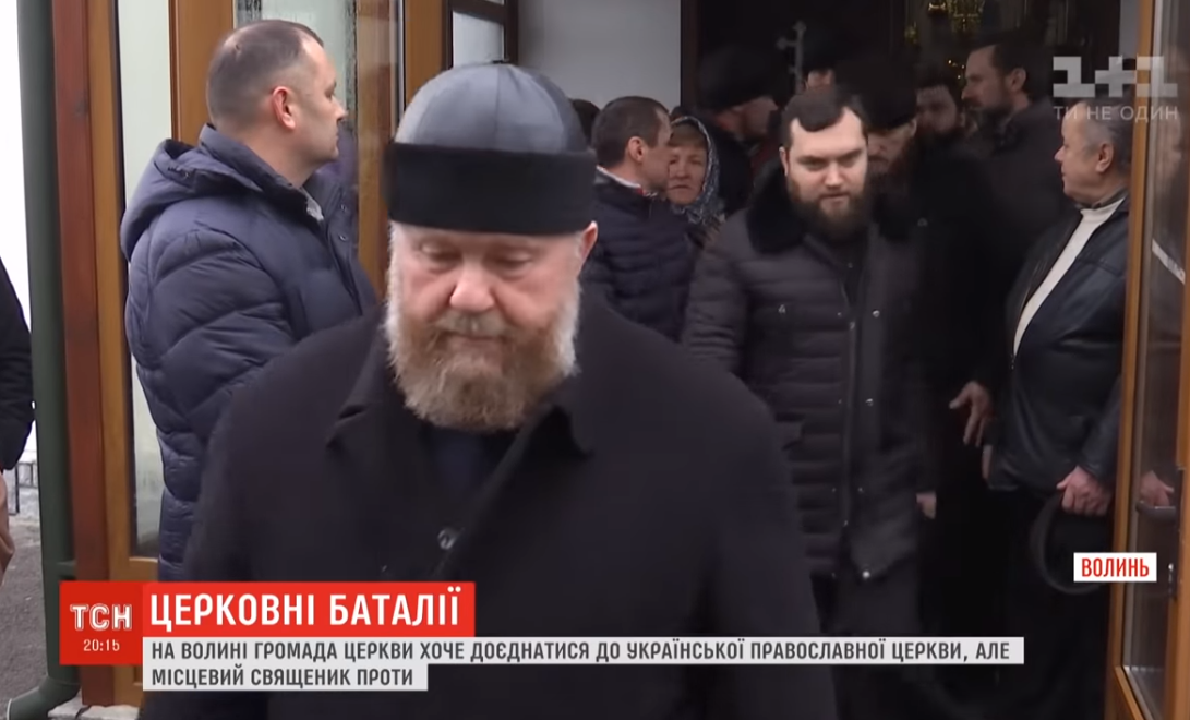 "Хіба Бог - росіянин?" На Волині прихильники ПЦУ відстояли храм від МП (відео)