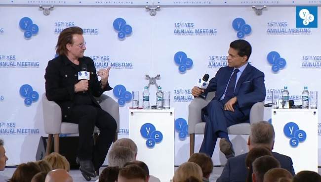 Специальный гость YES: вокалист U2 Боно посетил Киев