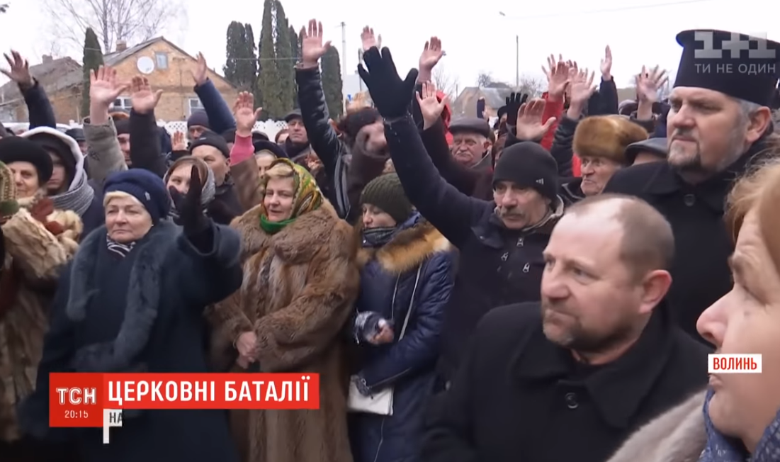"Хіба Бог - росіянин?" На Волині прихильники ПЦУ відстояли храм від МП (відео)