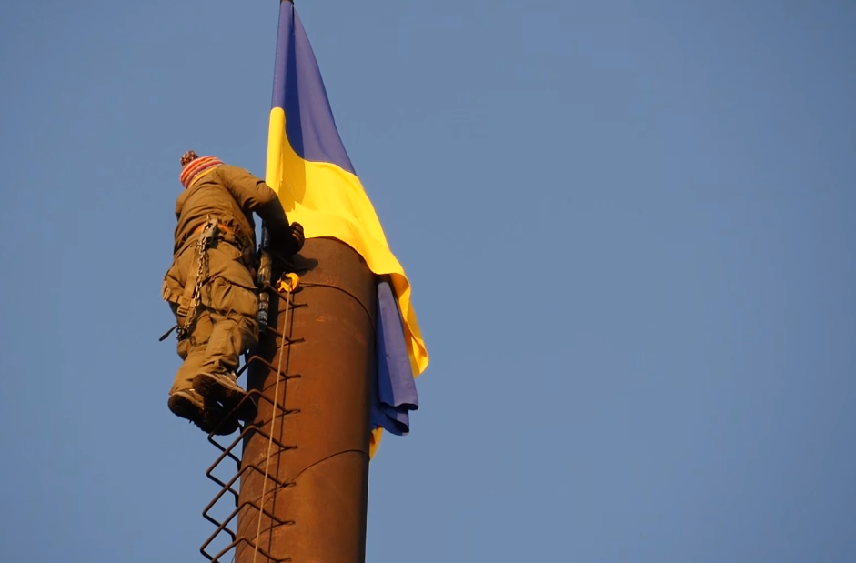 "Будет поднимать боевой дух": над Широкино взвился украинский флаг
