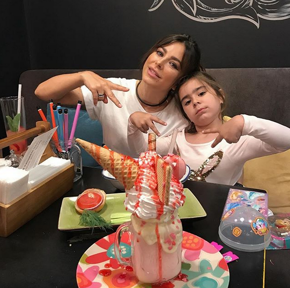 "Наш день": Ані Лорак показала підрослу доньку Софію (фото)