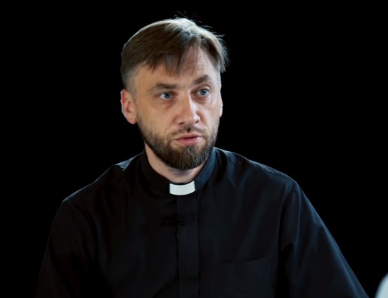 "Родился в России": в сети рассказали об отце УПЦ КП, который помогает украинским бойцам