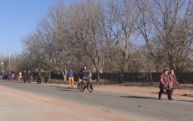 Сезон красного снегопада: в Хмельницке жалуются на неестественное явление