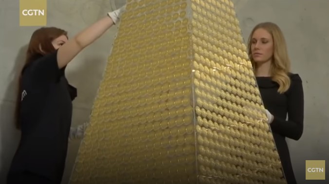 Как выглядит самая дорогая новогодняя елка Европы (фото, видео)