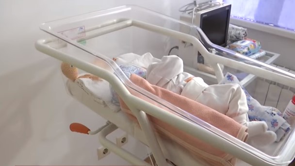 "Каждый день звонит и плачет": в Ровно женщине пришлось оставить ребенка из-за плохих условий жизни