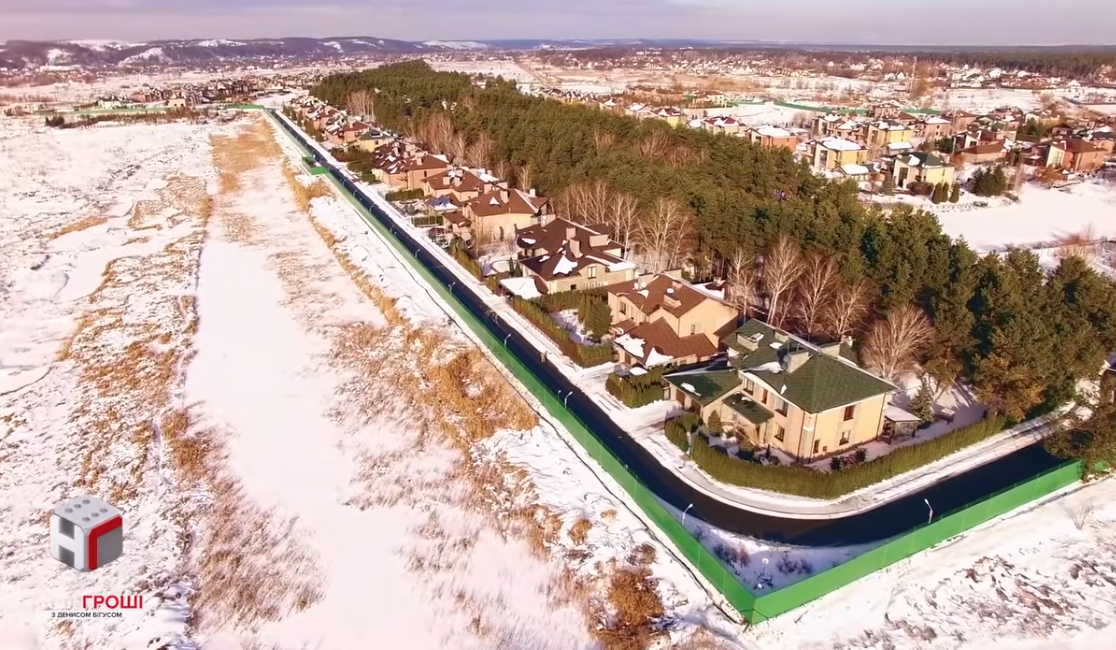 У топ-чиновника часів Януковича знайшли бізнес в центрі Києва і ціле містечко